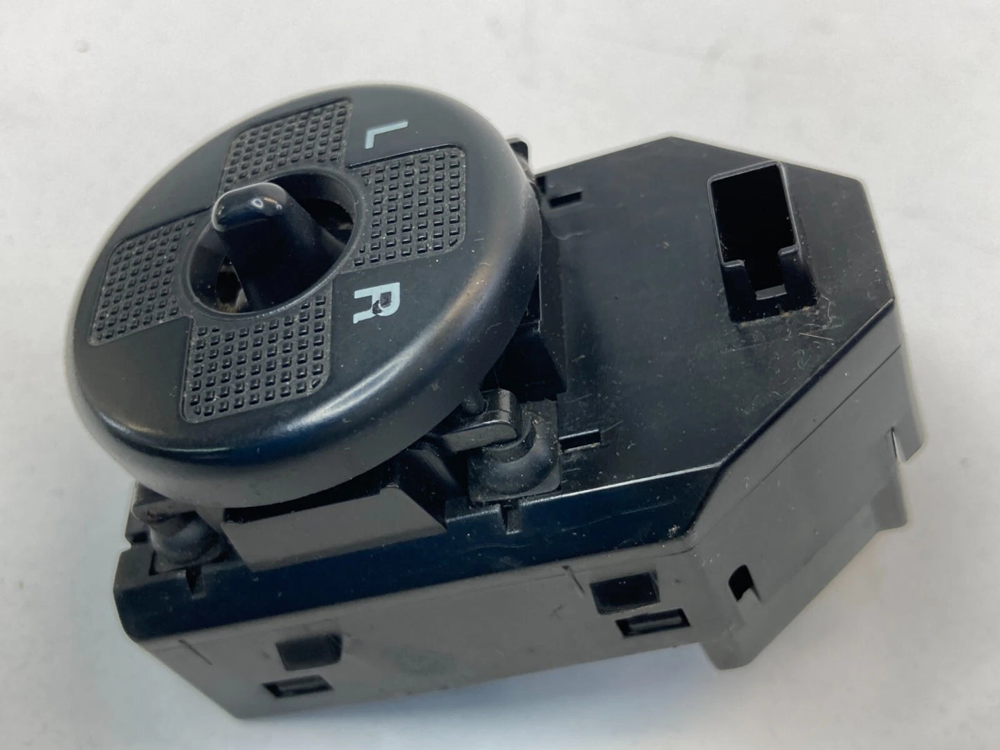 2005 06 07 08 09 2010 KIA SPORTAGE MIRROR ADJUSTER CONTROL SWITCH BUTTON OEM