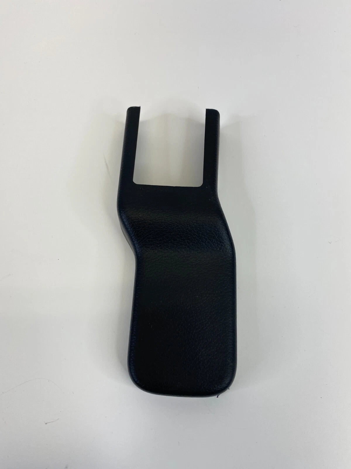 10-13 MAZDA 3 MAZDA3 SEDAN FRONT LEFT SIDE SEAT TRACK RAIL CAP COVER BBM257044