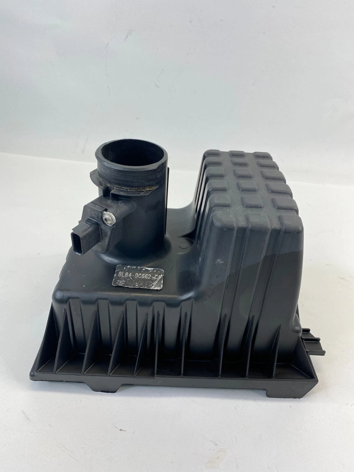 05-07 FORD ESCAPE 2.3L AUTO UPPER AIR CLEANER BOX W MASS AIR SENSOR 5L8U9661AD