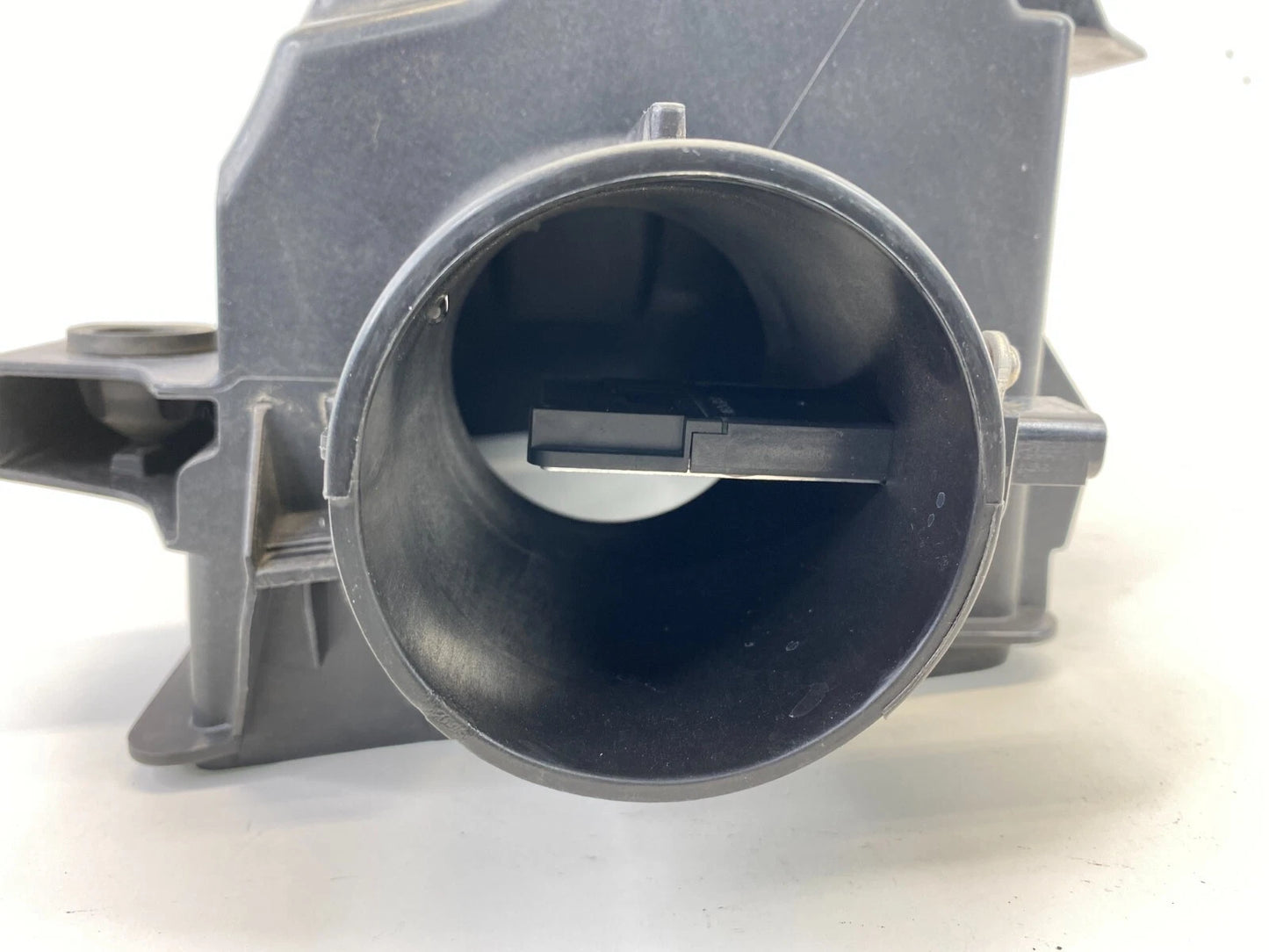 2009-2012 FORD ESCAPE AIR INTAKE LOWER COVER ASSEMBLY OEM FACTORY 9L84-9A622-BF