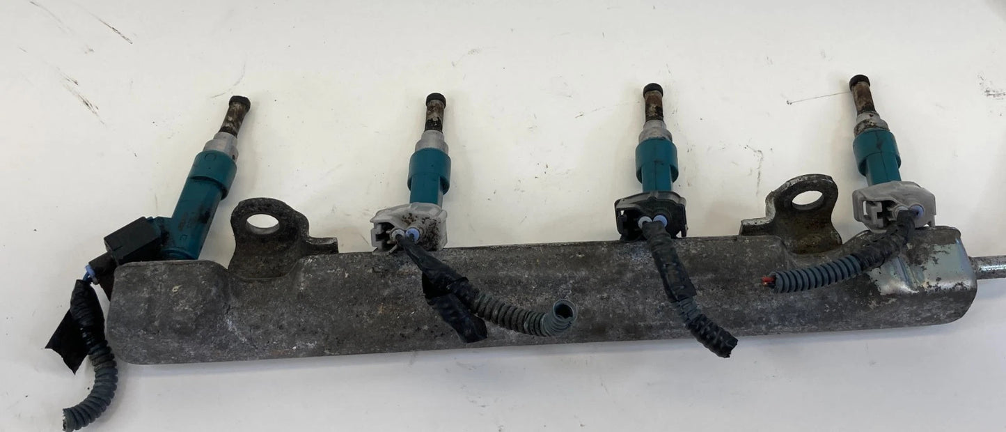 10-15 Toyota Prius 1.8L L4 AT Engine Fuel Injection Pipe Rail W/ Injectors OEM