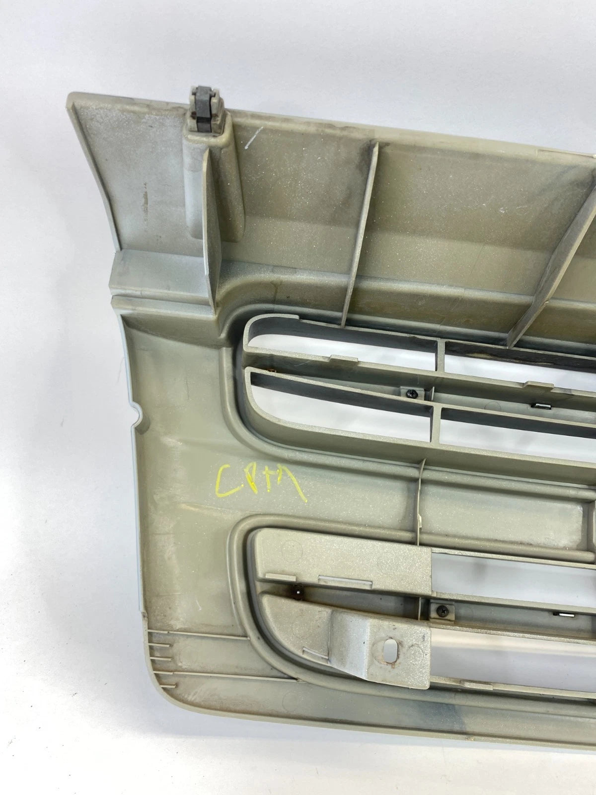 2000-2002 ISUZU TROOPER WHITE UPPER FRONT BUMPER CHROME GRILLE GRILL OEM