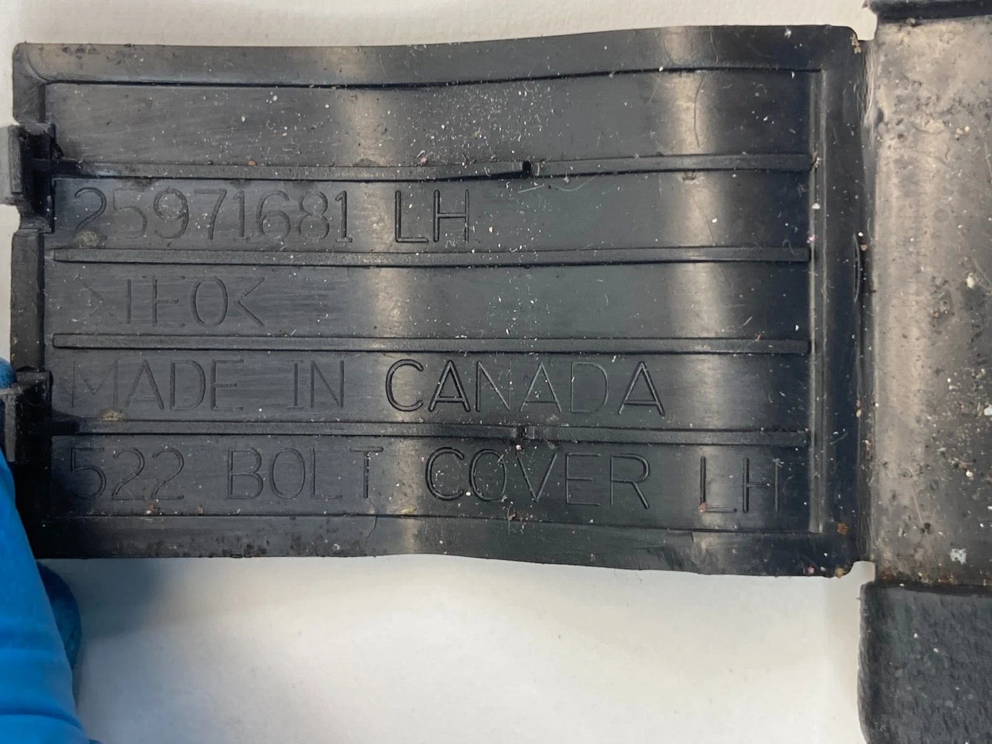 2010-2017 CHEVY EQUINOX JET BLACK DRIVER SIDE FRONT FLOOR CONSOLE BOLT 25971681