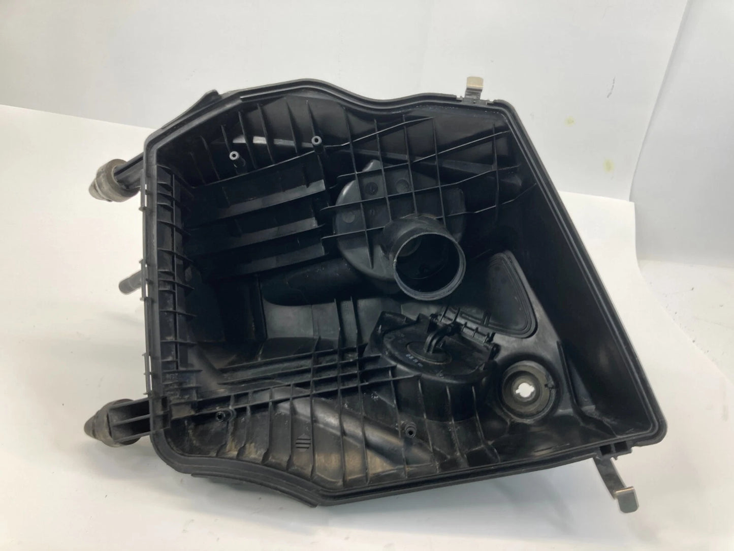 06-11 AUDI A6 05-08 A6QUATTRO 3.2L AIR INTAKE CLEANER FILTER BOX COVER 4F0133835