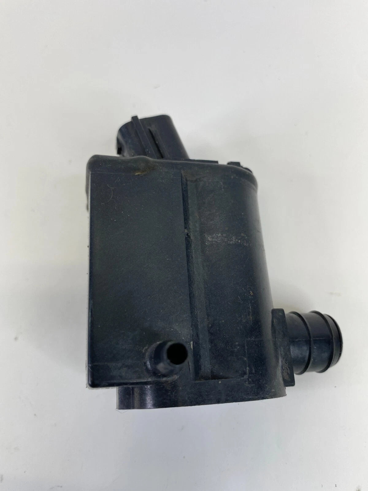 2006-2011 HYUNDAI ACCENT WINDSHIELD WIPER WASHER FLUID PUMP 98510-2J000 OEM