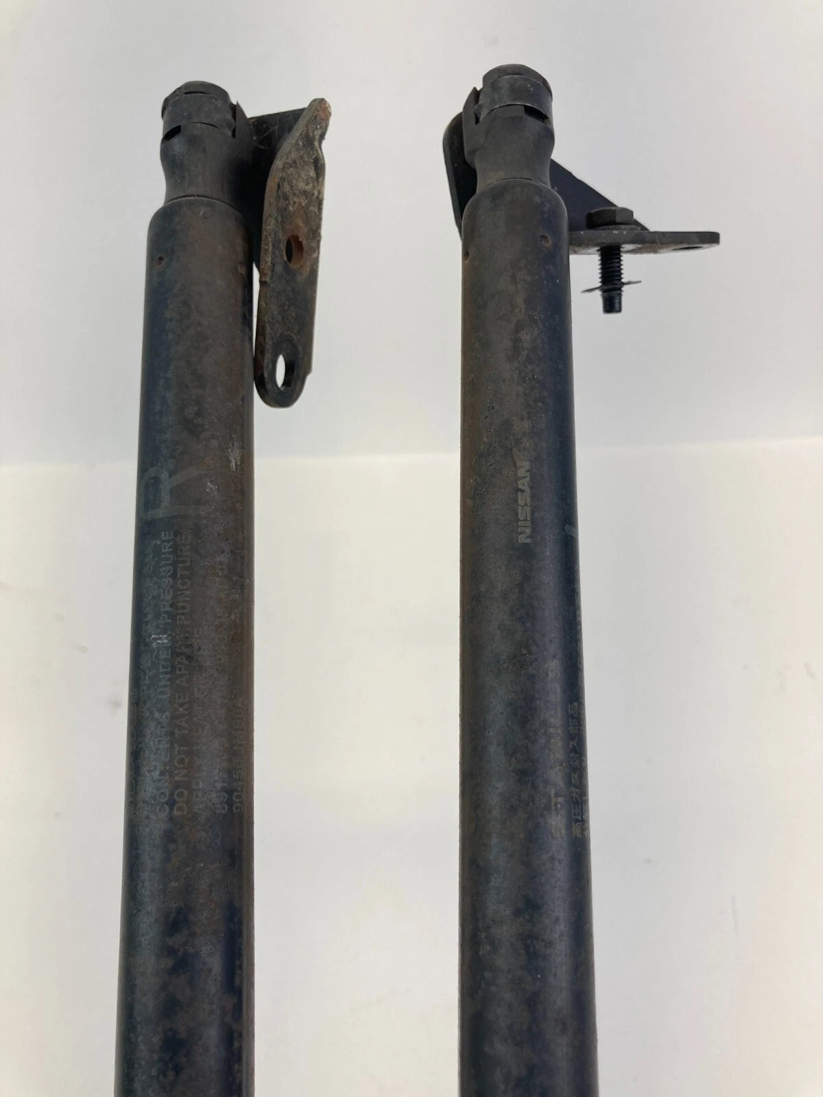 08-10 NISSAN ROGUE TRUNK LIFTGATE SHOCK STRUT LIFT CYLINDER SUPPORT 90450-JM00A