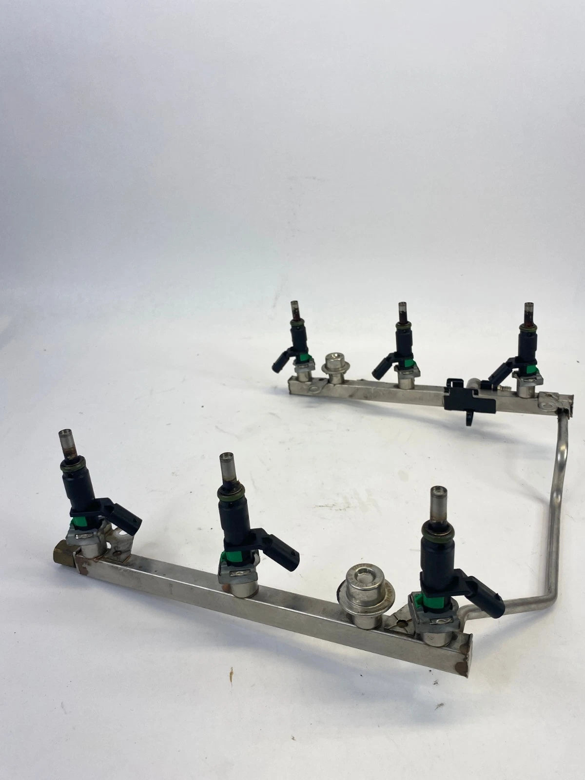 2010-2012 MERCEDES-BENZ GLK-350 FRONT ENGINE FUEL INJECTORS RAIL OEM A2720701395