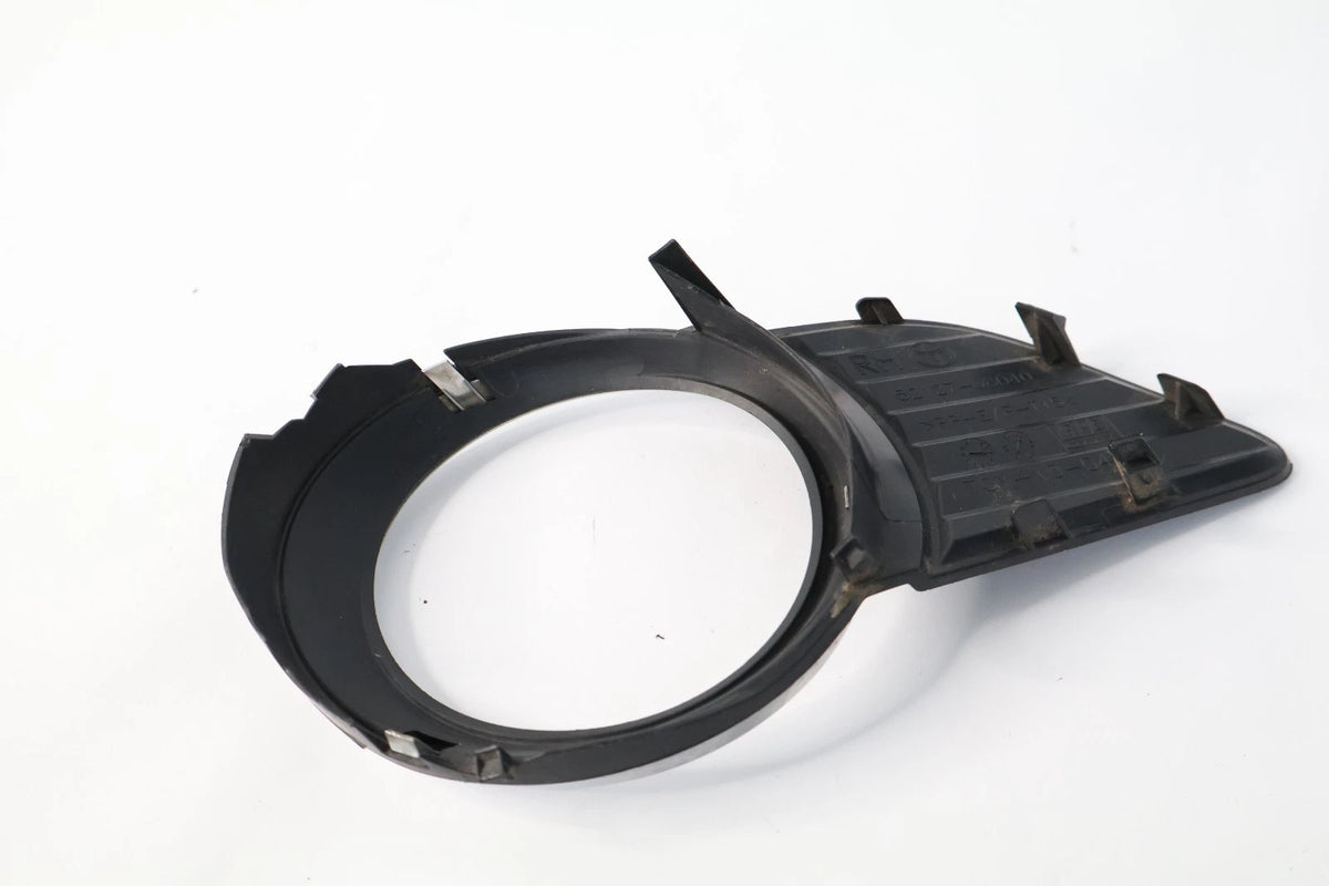 2011-2017 TOYOTA SIENNA FRONT RIGHT FOG LAMP LIGHT TRIM HOLE COVER 52127-08040