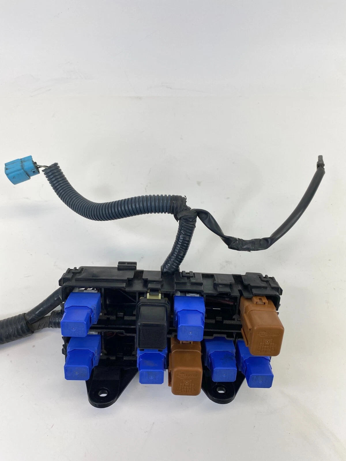 2001-2004 NISSAN PATHFINDER 3.5L ENGINE LEFT SIDE RELAY BOX FUSEBOX 7154-3079