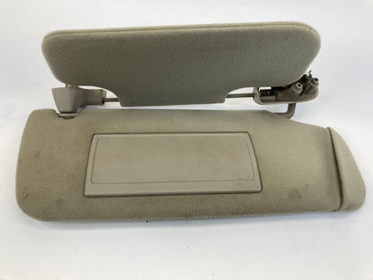 2003 2004 CHEVROLET TAHOE RIGHT PASSENGER SIDE SUNVISOR SUN VISOR SHADE W/ LIGHT