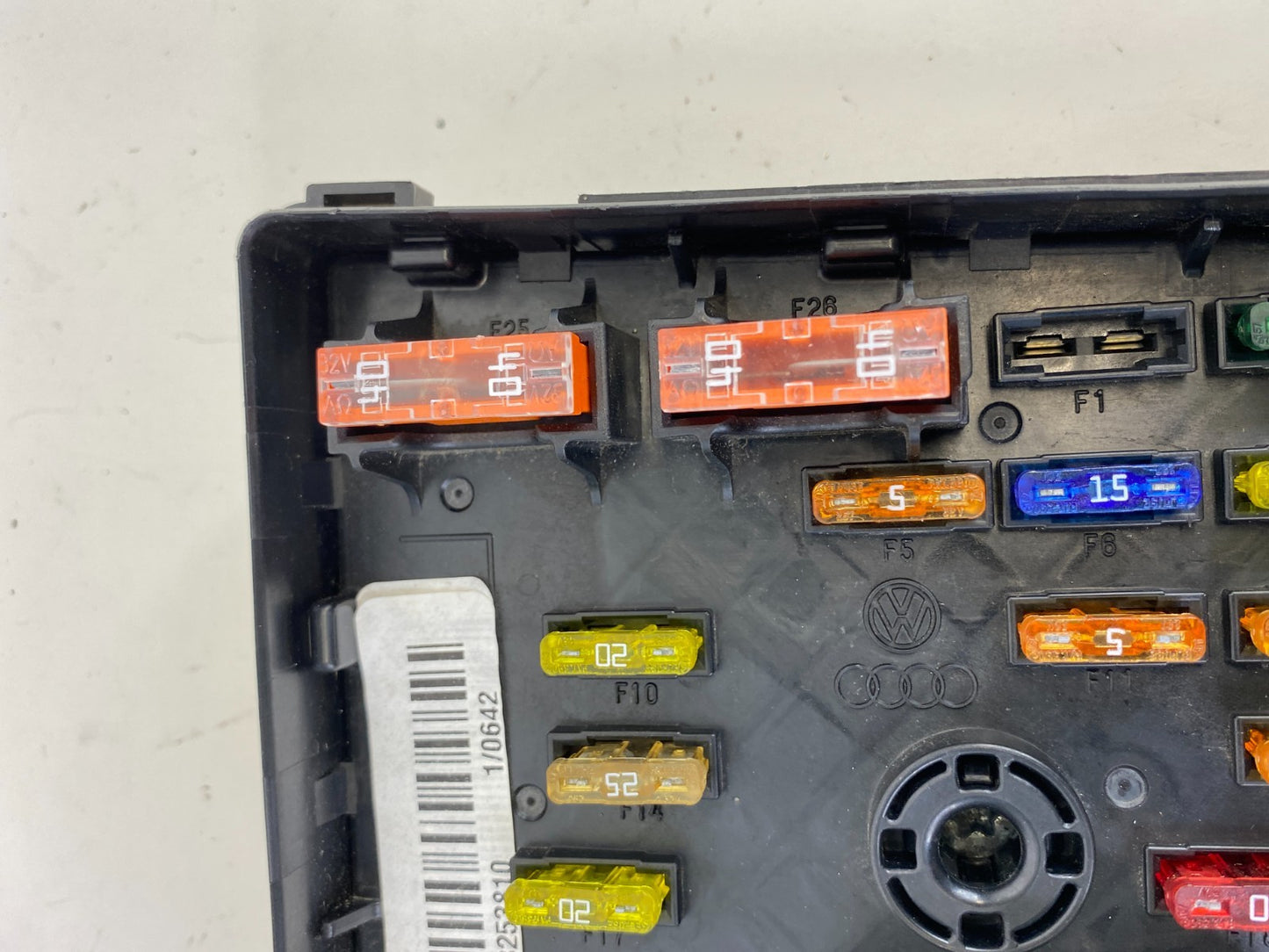 2009-2012 Volkswagen CC 2.0L L4 AT Engine Compartment Fuse Box Relay Module OEM