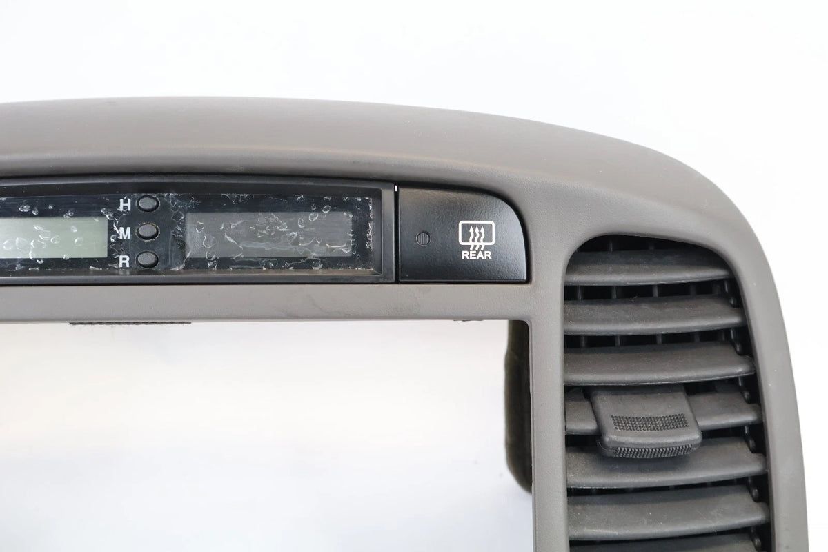 06-11 HYUNDAI ACCENT CENTER DASH RADIO CLIMATE BEZEL PANEL W VENTS & CLOCK OEM