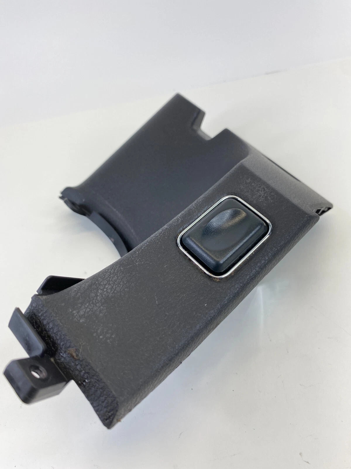2013-2018 ACURA ILX CENTER CONSOLE ARMREST RELEASE BUTTON BEZEL FR OEM FACTORY
