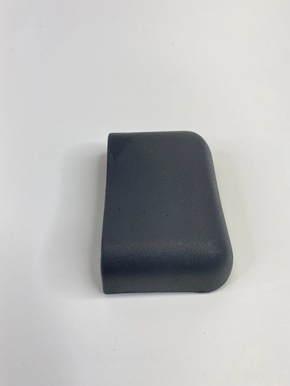 2001-2006 HYUNDAI ELANTRA FRONT RIGHT SIDE SEAT BOLT COVER TRIM 88656-2D000 OEM