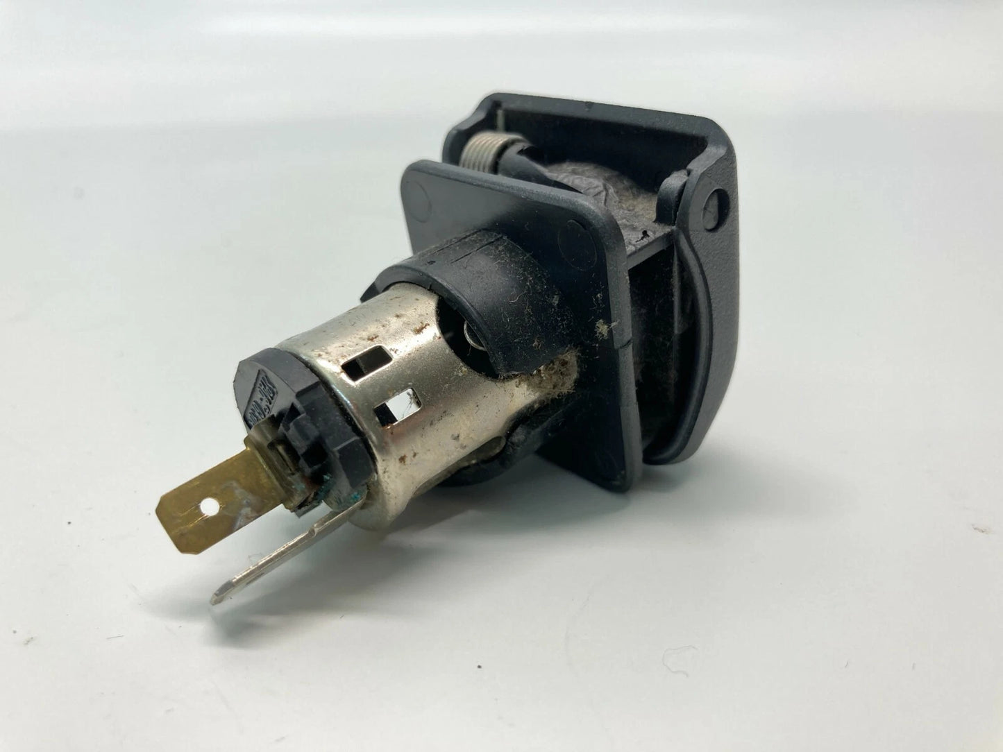 2002-2005 BMW 745I 745LI FRONT DASH POWER OUTLET SUPPLY PLUG SWITCH OEM