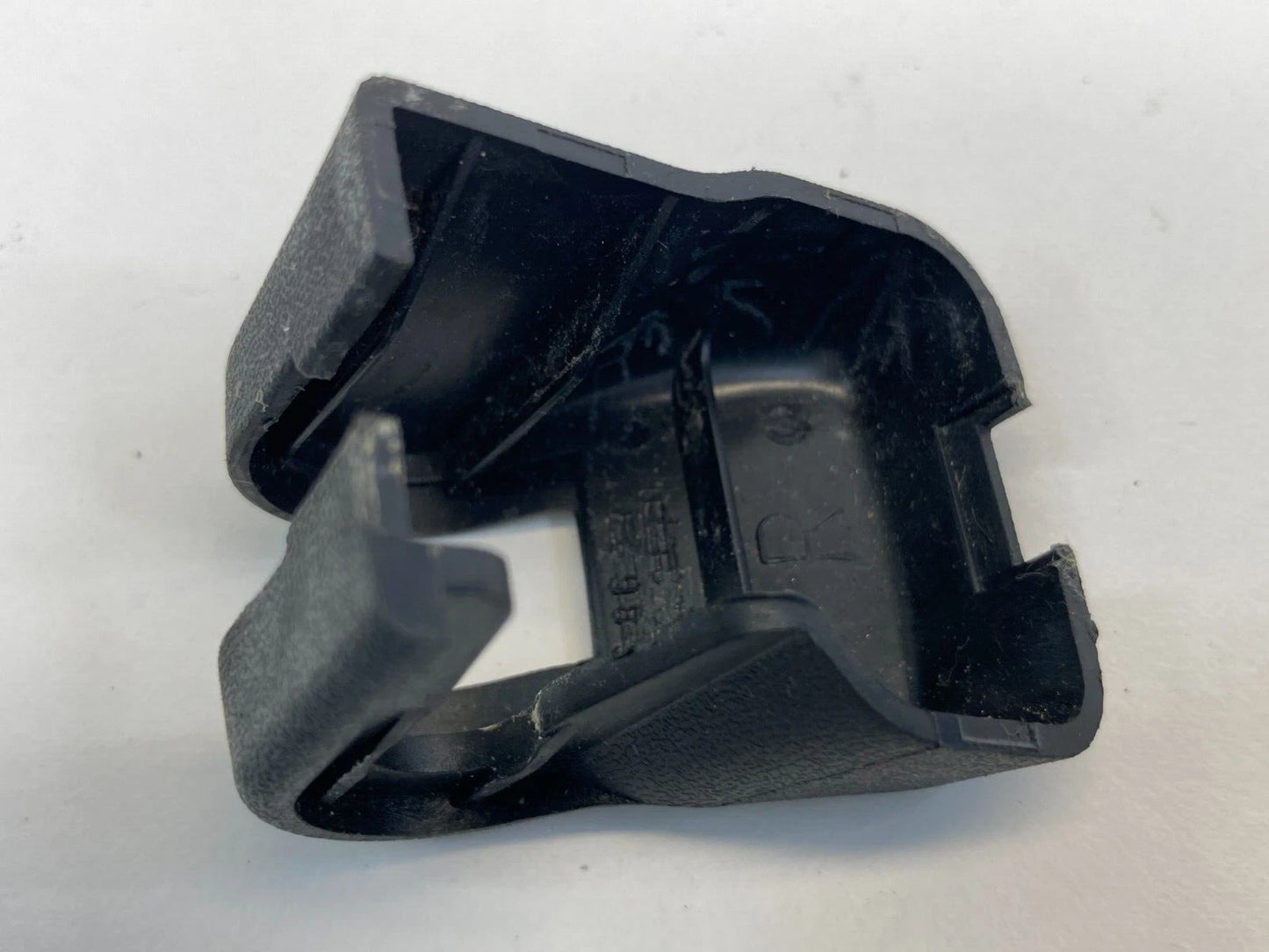 97 98 99 00 01 02 03 LEXUS ES300 RIGHT SIDE SEAT DOOR CHECK COVER 6862133010 OEM