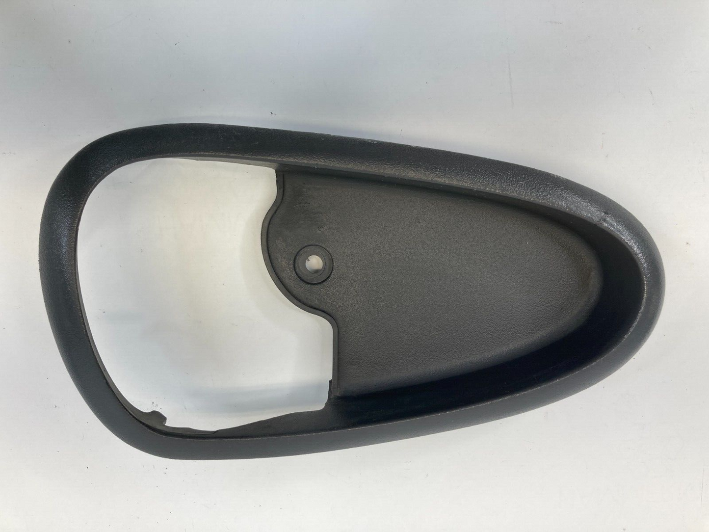 2001-2005 Pontiac Grand Am 4-DR Rear Left Inner Door Handle Bezel Trim 22617661