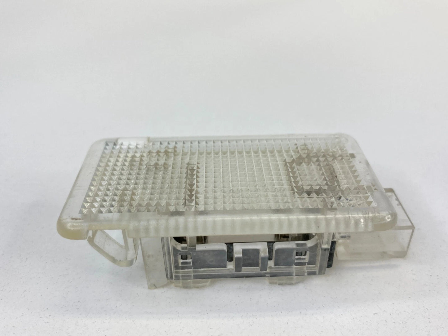99-16 VOLVO S80 SEDAN REAR TRUNK INTERIOR COURTESY LIGHT LAMP LENS 9151431 OEM