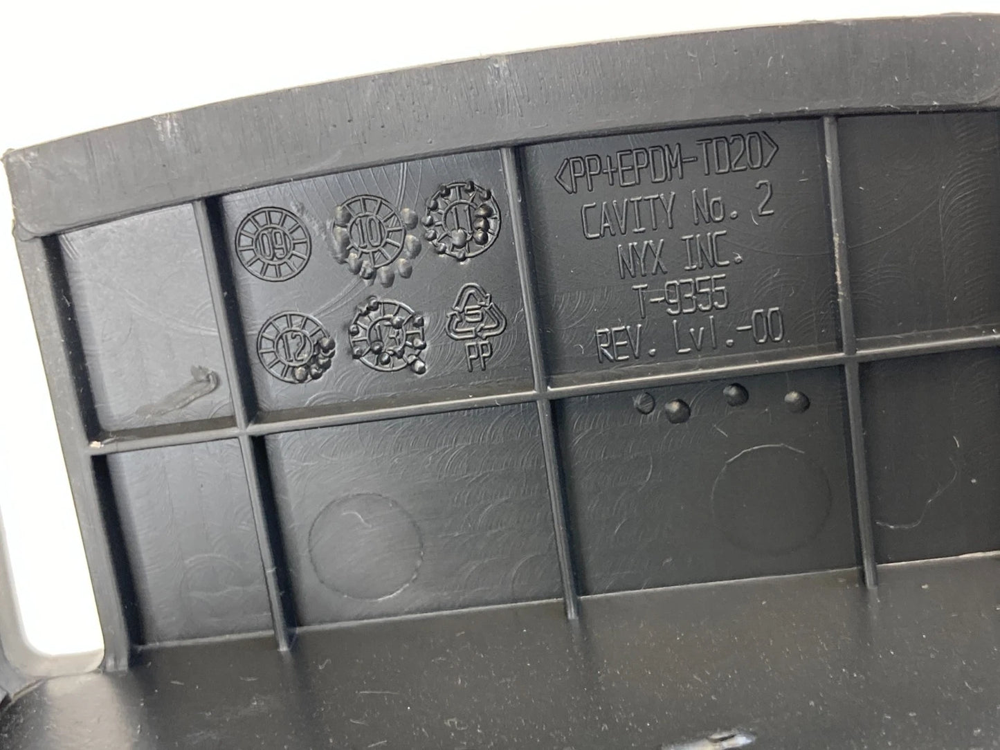 11-16 CHEVY CRUZE CENTER CONSOLE INTERNAL COMPARTMENT BOX W/ AUX USB PORT OEM