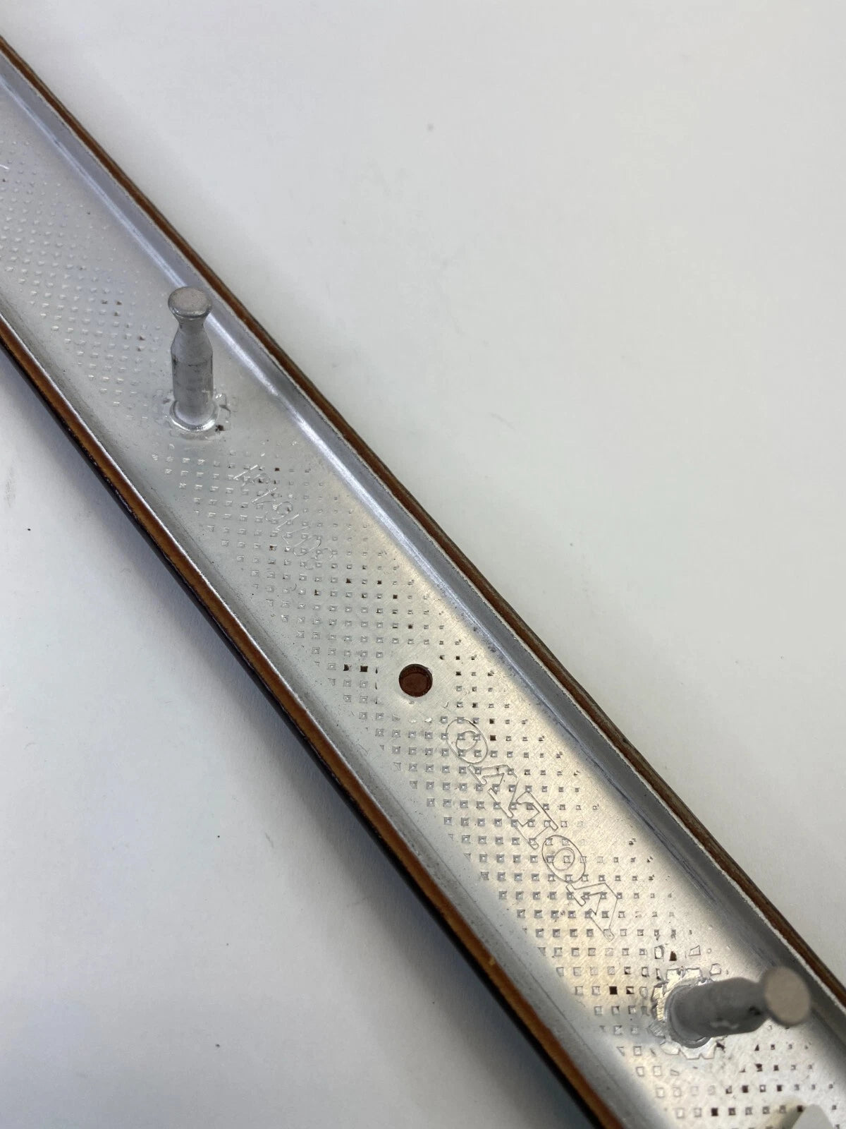 2008 VOLVO XC70 2008 VOLVO V70 REAR LEFT SIDE DOOR PANEL MOLDING TRIM BEZEL OEM