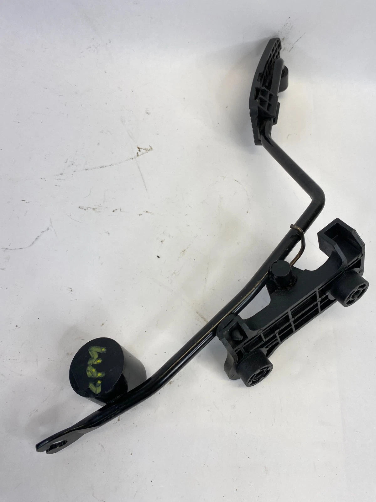 2007-2010 HYUNDAI ELANTRA ACCELERATOR GAS PEDAL ASSEMBLY W BRACKET MOUNT OEM