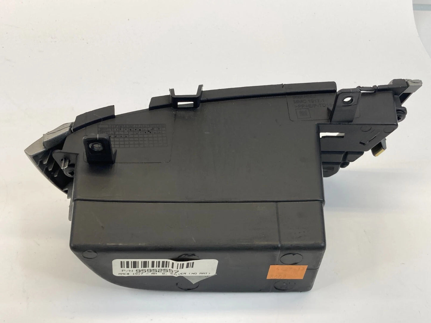12-16 CHEVROLET SONIC LT FRONT CENTER RIGHT DASH STORAGE COMPARTMENT 95952557