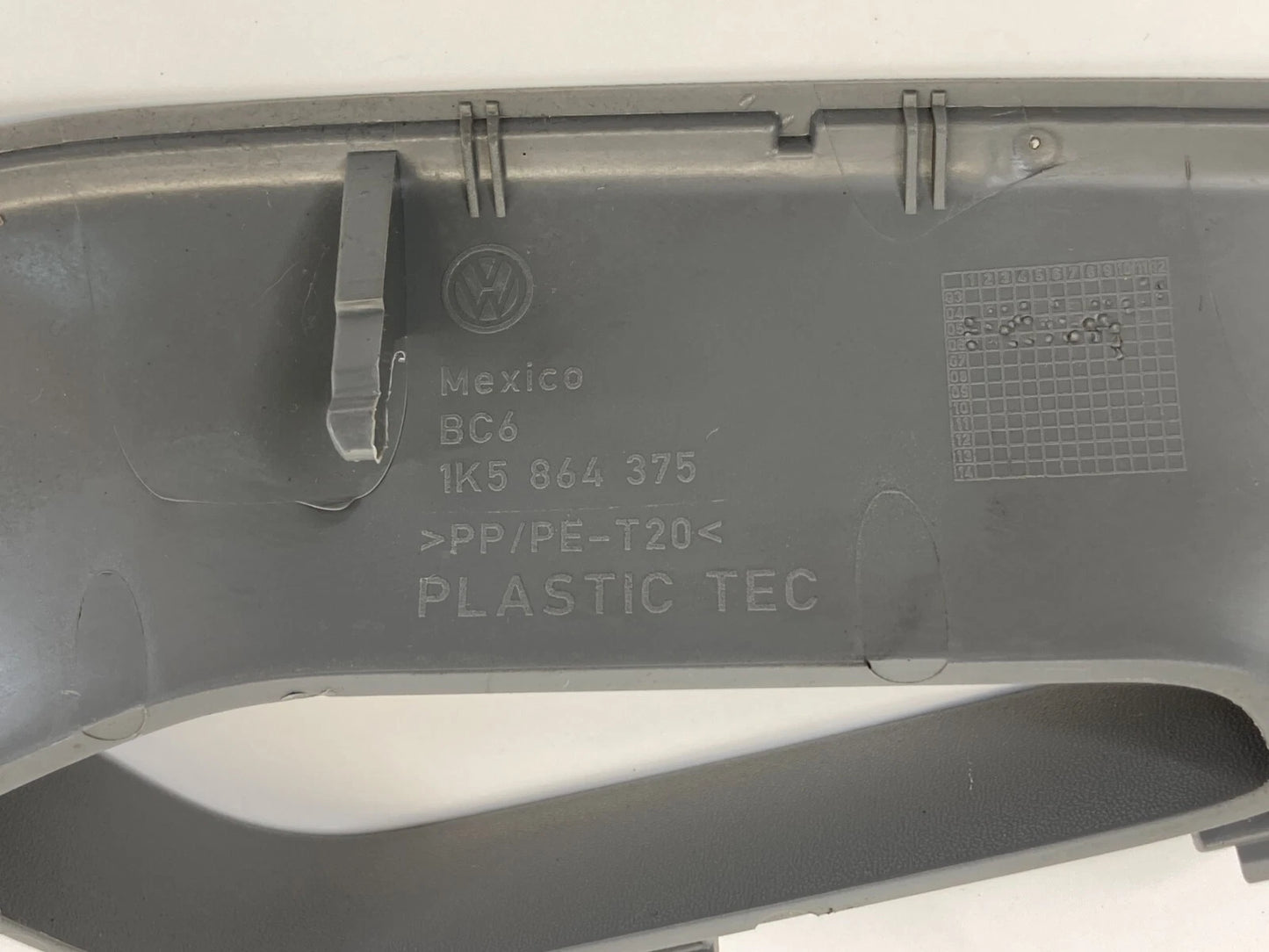 2005-2010 VW VOLKSWAGEN JETTA CENTER CONSOLE LEFT TRIM COVER BEZEL 1K5864375 OEM