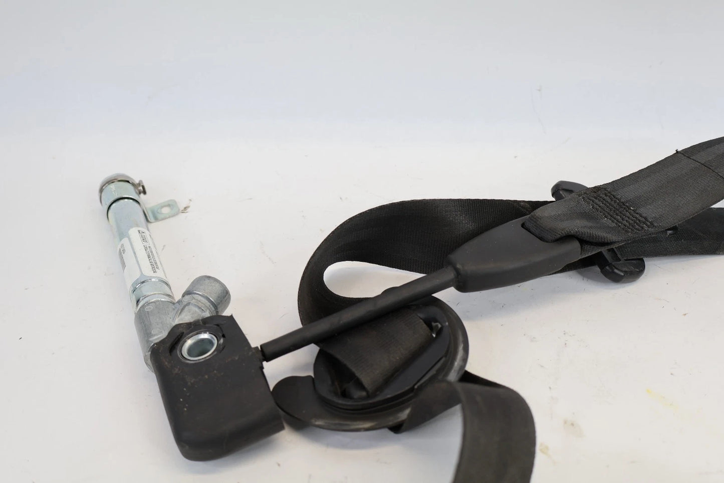 2012-2015 VOLKSWAGEN PASSAT FRONT LEFT DRIVER SEAT BELT RETRACTOR 561857705D OEM