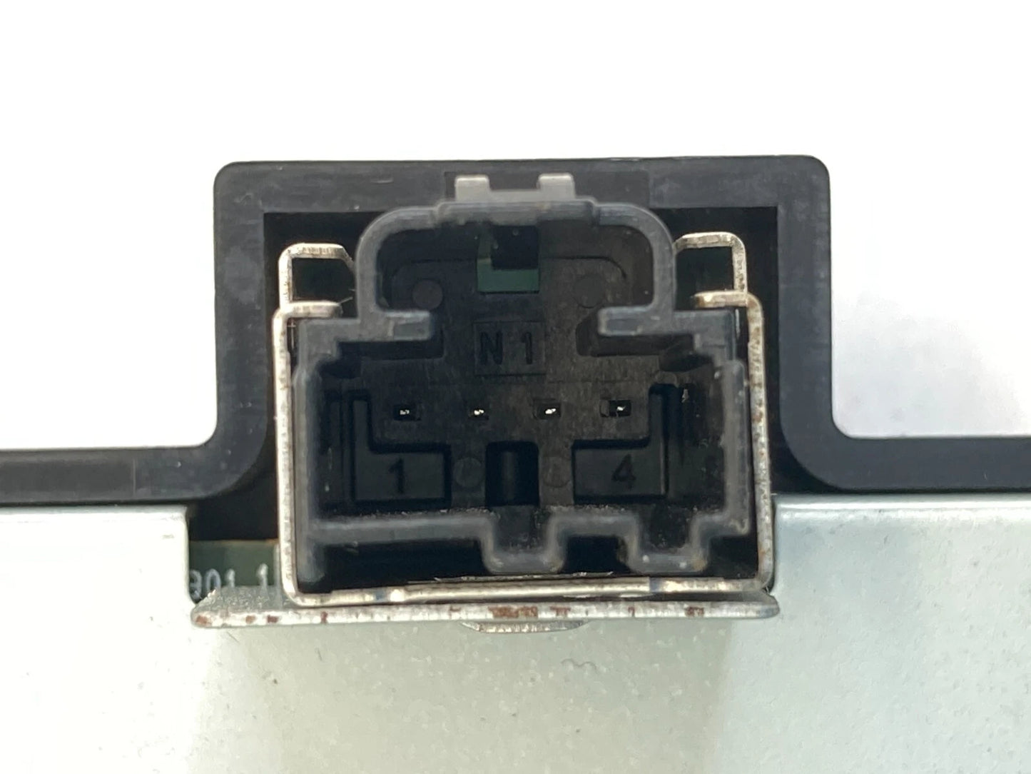 2009 2010 2011 Ford Focus AM FM Radio Control Panel Face Plate 9S4T-18A802-AB