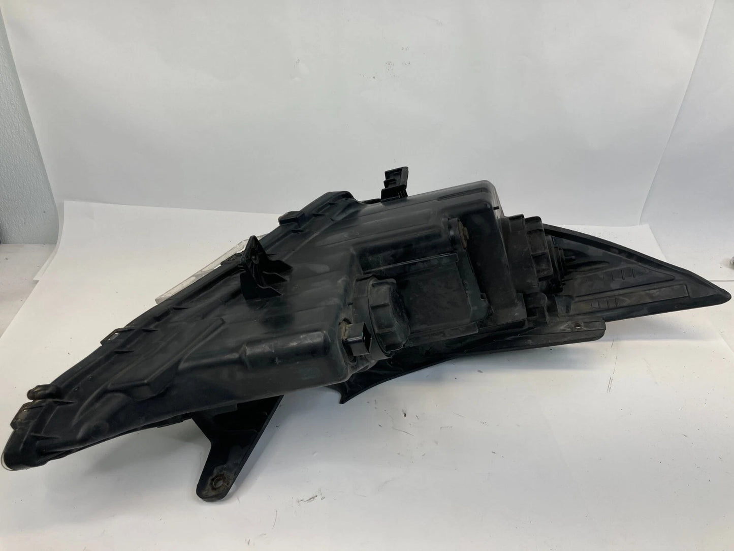 11-14 HYUNDAI SONATA FRONT LEFT DRIVER HEADLIGHT HEADLAMP HALOGEN 92101-3Q OEM