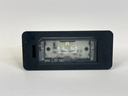 07 08 BMW 328XI SEDAN REAR TRUNK LIFTGATE LICENSE PLATE LIGHT LAMP 63267193293