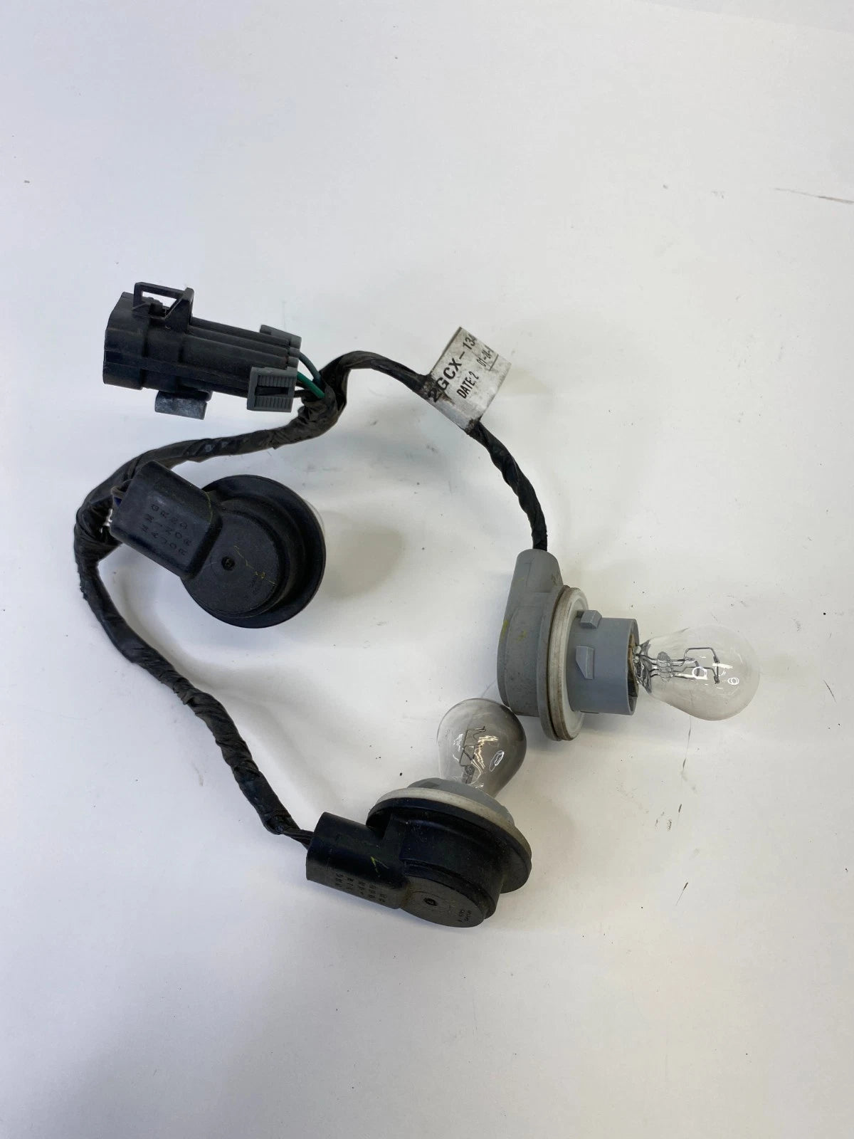 2002-2007 SATURN VUE TAIL LIGHT LAMP WIRE HARNESS REAR PLUG 2GCX-13407-AC OEM