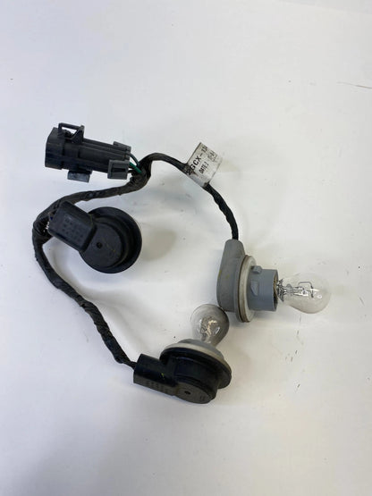 2002-2007 SATURN VUE TAIL LIGHT LAMP WIRE HARNESS REAR PLUG 2GCX-13407-AC OEM