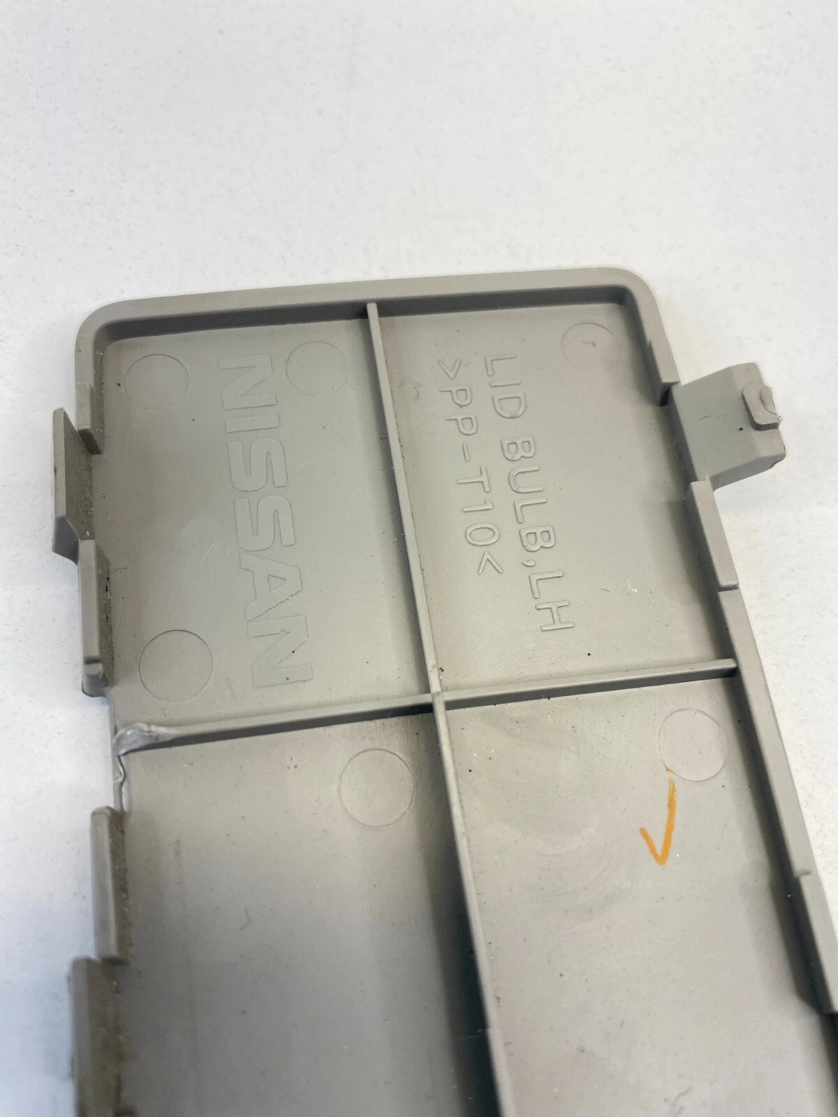 2008-2013 NISSAN ROGUE LEFT DRIVER BULB LID COVER CAP TRIM BEZEL OEM