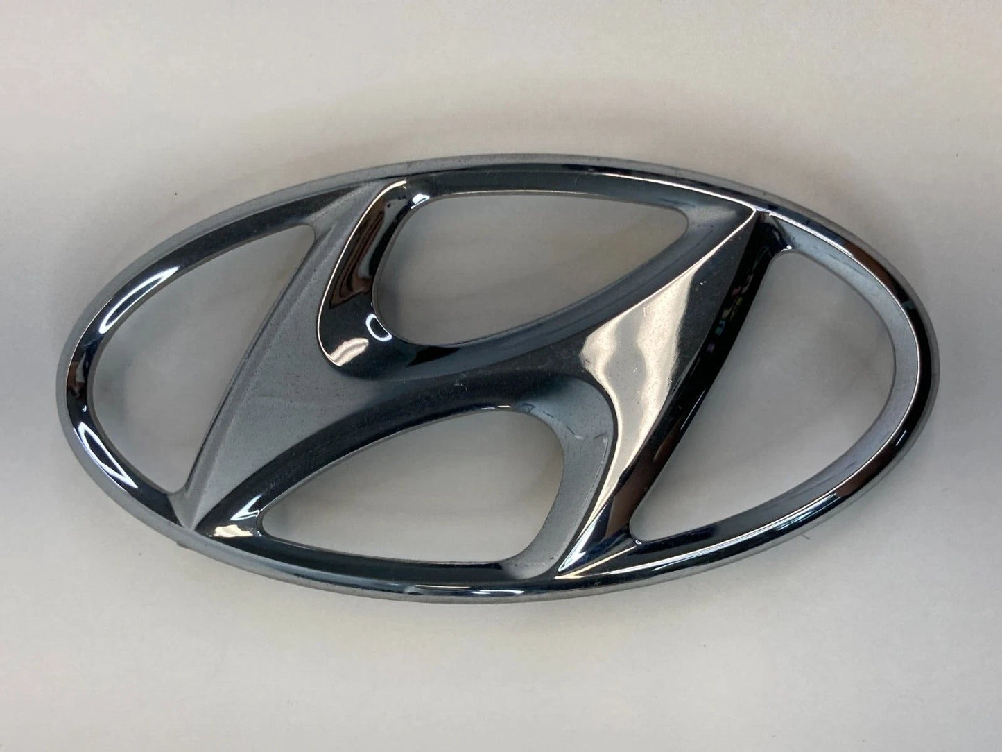 2007-2010 HYUNDAI ELANTRA REAR TRUNK DECK LID LOGO EMBLEM BADGE OEM