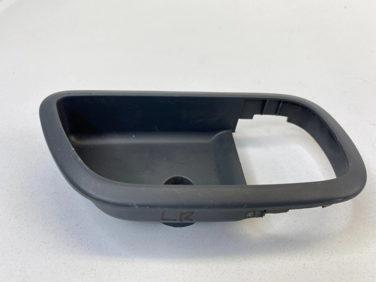 2009 2010 2011 KIA RIO5 REAR LEFT INNER DOOR HANDLE BEZEL 82611-1G010 OEM