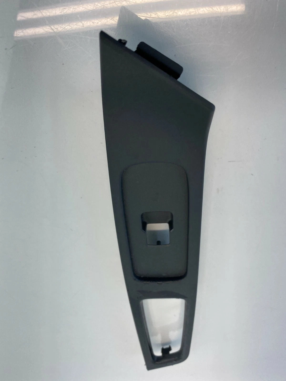 2011-2018 VOLVO S60 FRONT PASSENGER SIDE WINDOW SWITCH BEZEL TRIM PANEL 9123969