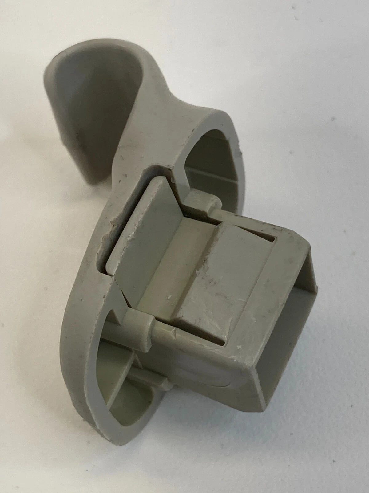 2010-2012 MAZDA CX-7 FRONT RIGHT SUN VISOR HOLDER RETAINER SUNVISOR CLIP OEM