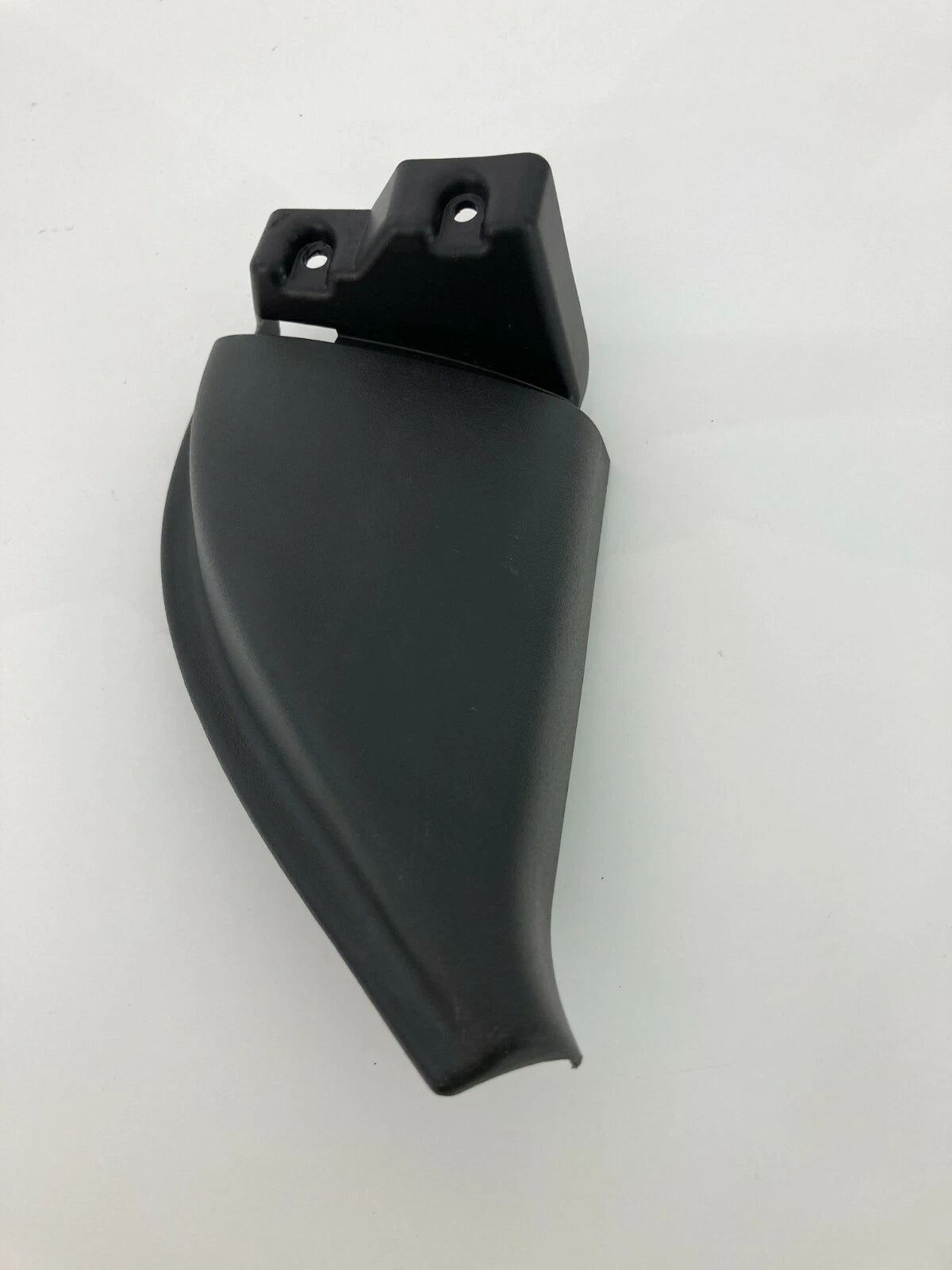 09-12 CHEVY TRAVERSE FRONT LEFT DRIVER DOOR INTERIOR INNER CORNER COVER 25868308