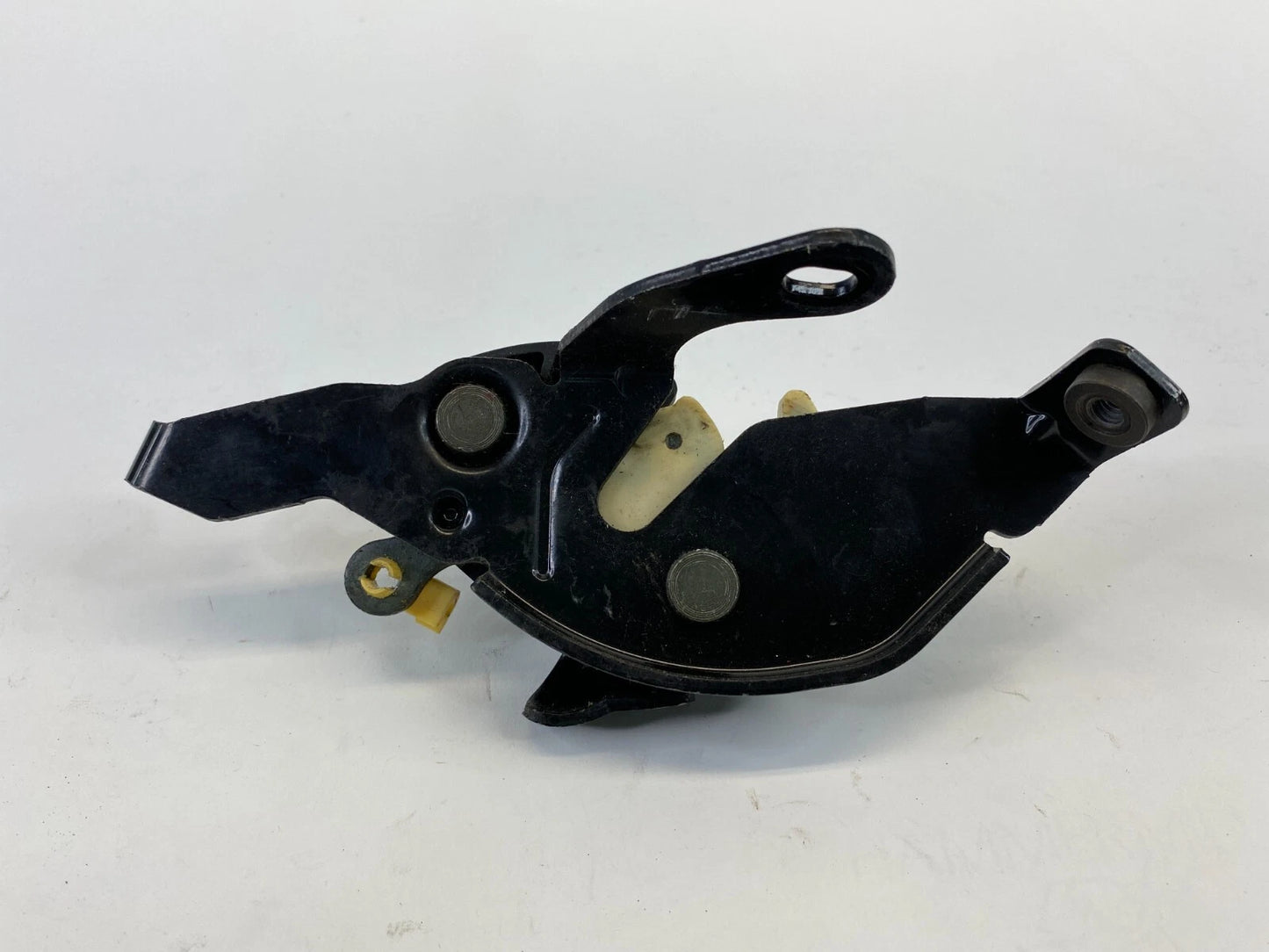 2000 00 GMC YUKON LEFT SIDE BACK DOOR REAR TRUNK LOCK LATCH ASSEMBLY OEM