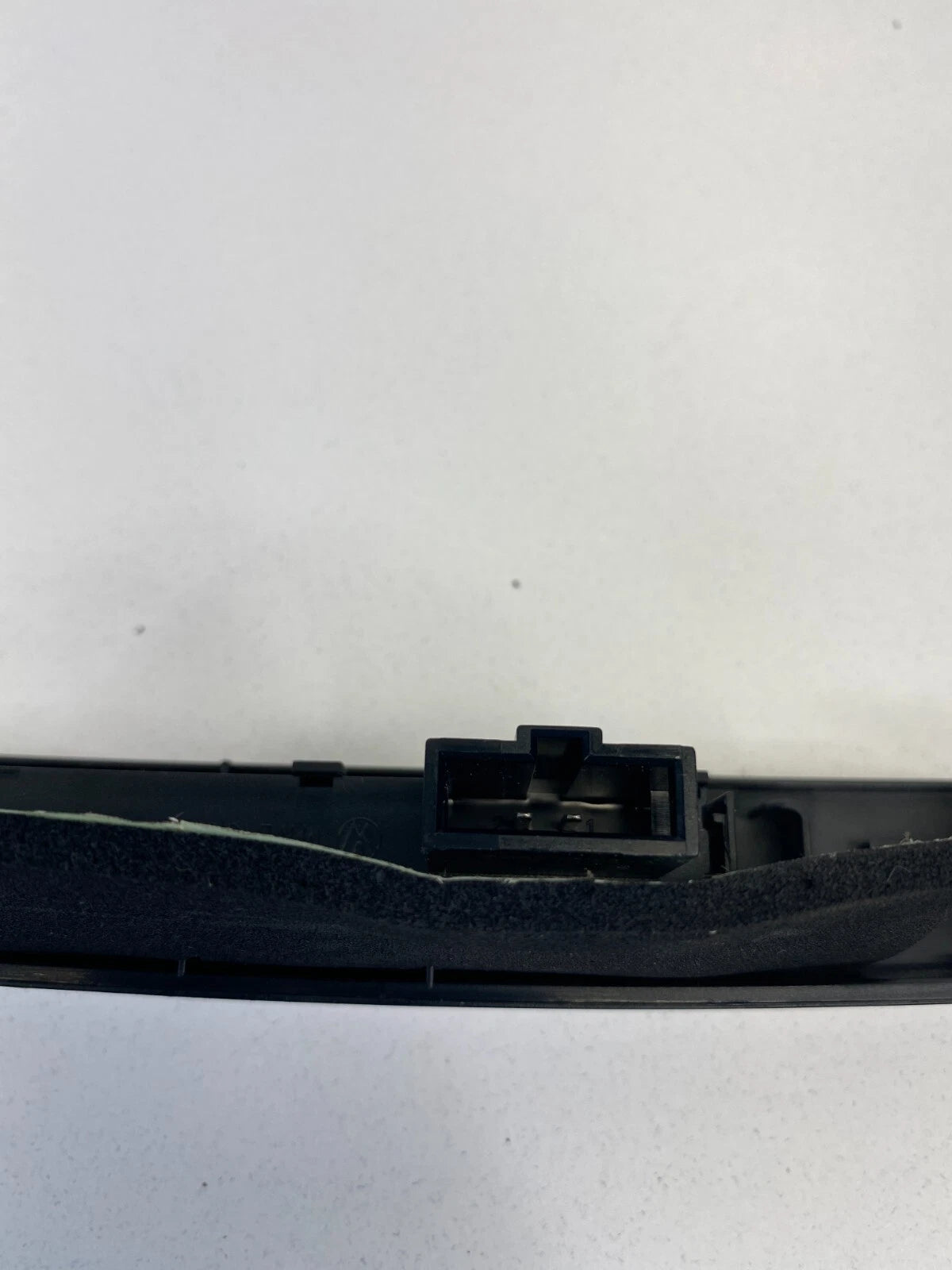 2006-2010 VW VOLKSWAGEN PASSAT INSTRUMENT PANEL DASH RADIO BEZEL TRIM SURROUND