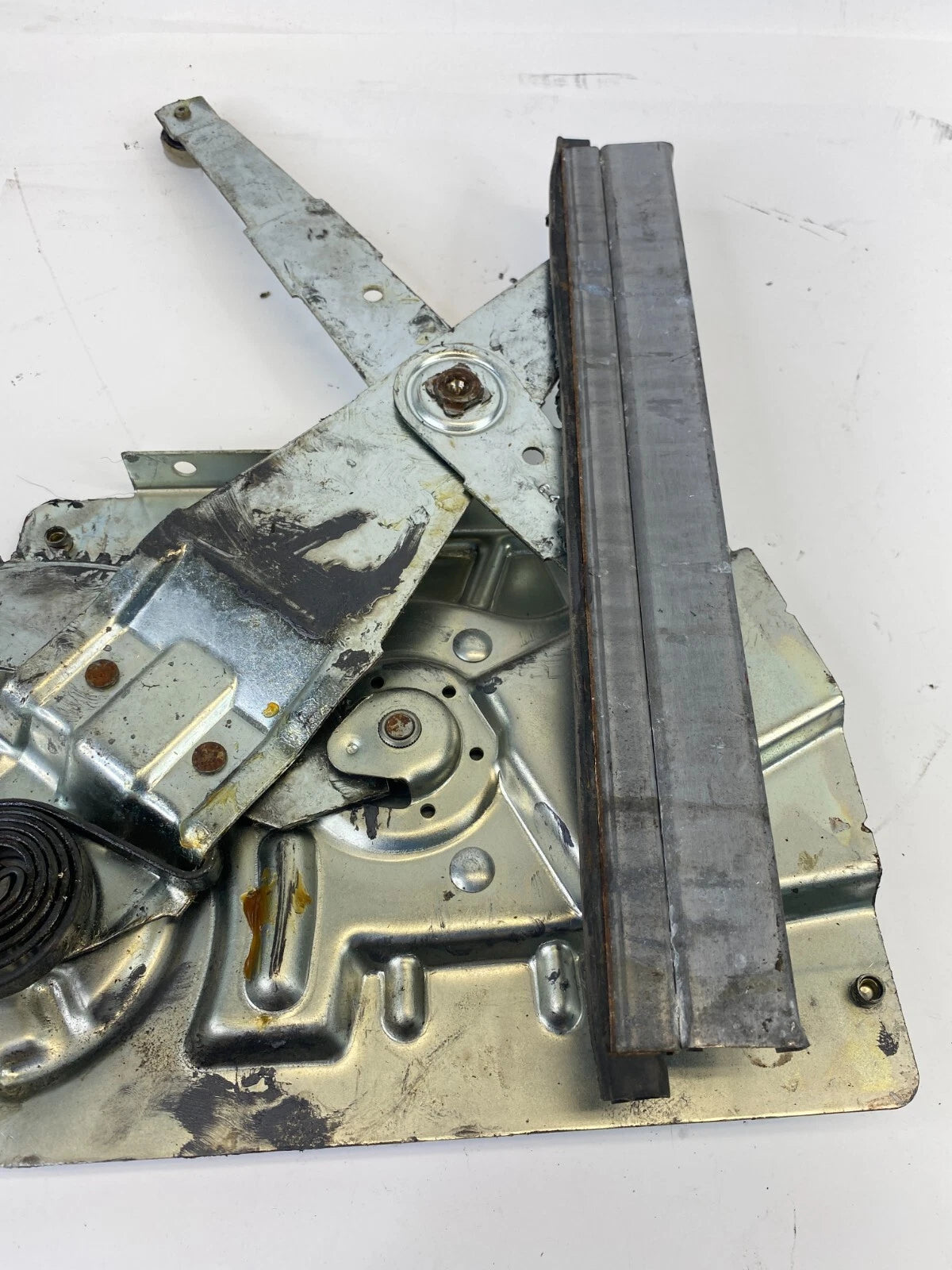 2001-2004 CHEVY S10 GMC SONOMA CREW CAB REAR LEFT WINDOW REGULATOR W/ MOTOR OEM