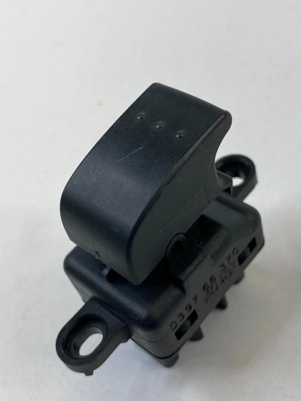 2004-2009 MAZDA 3 MAZDA3 REAR RIGHT SIDE DOOR WINDOW CONTROL SWITCH D397-66-370