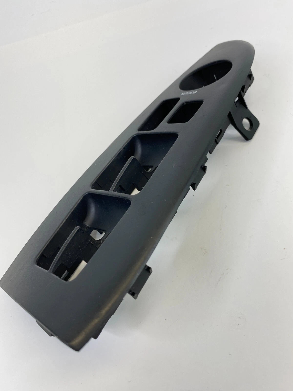2007-2010 HYUNDAI ELANTRA FRONT LEFT DOOR POWER WINDOW SWITCH BEZEL 93570-2H010