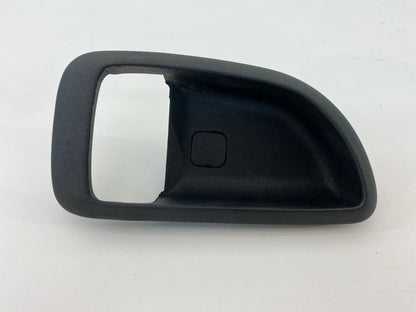 01-06 HYUNDAI SANTA FE FRONT RIGHT SIDE INNER DOOR HANDLE BEZEL TRIM 82621-26000