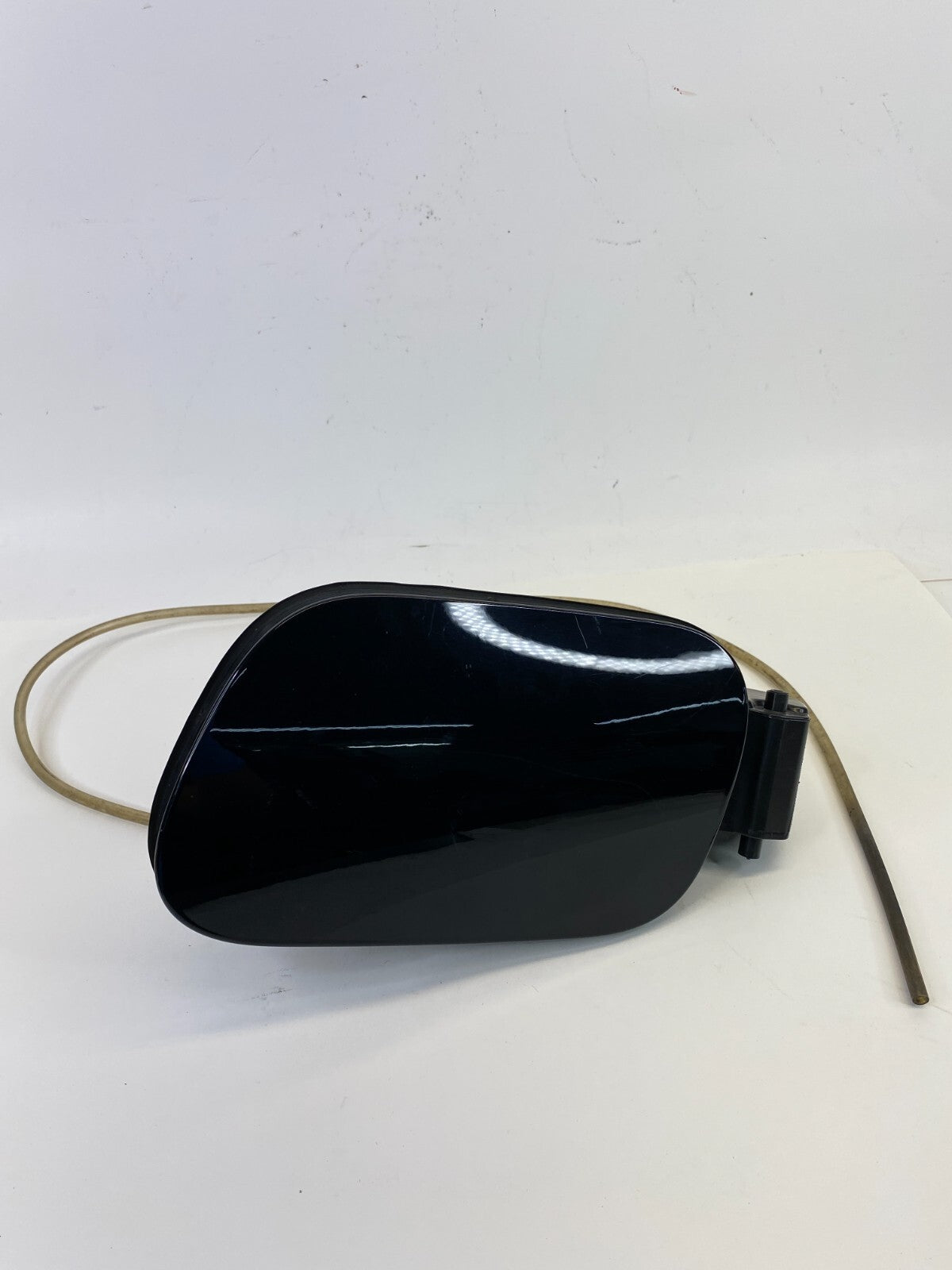 2011-2017 Volkswagen Touareg Fuel Filler Door Gas Tank Cap Lid 7P6-809-857 OEM