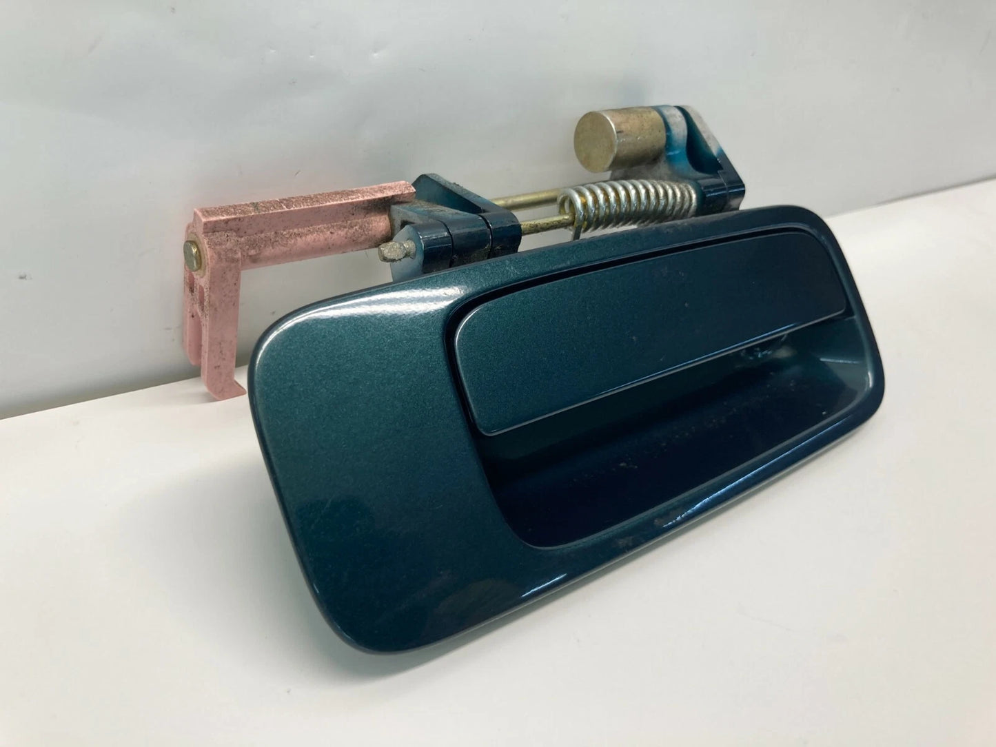 97 98 99 00 01 LEXUS ES300 REAR RIGHT SIDE EXTERIOR OUTER DOOR HANDLE ASSEMBLY
