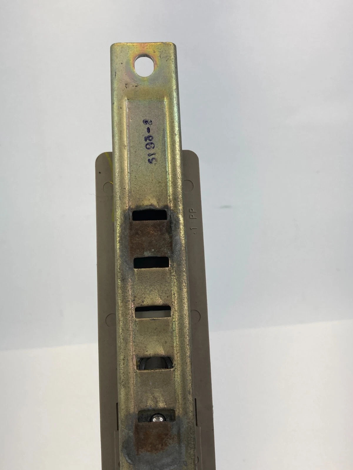 1996 1997 HONDA ACCORD SEDAN REAR RIGHT PASSENGER SEAT BELT HEIGHT ADJUSTER OEM