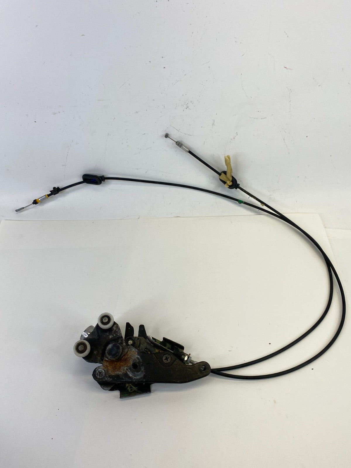 05 06 07 08 09 10 Honda Odyssey Rear Door Left Lower Sliding Hinge Roller OEM