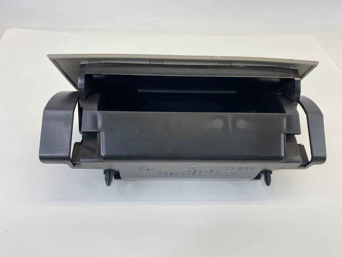 2003 2004 2005 2006 Suzuki XL-7 Center Dash Storage Compartment 73840-50J1 OEM